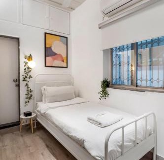 Pali Hill Apartment | Vera Modern 1BHK in Khar W by SquareOne Stays