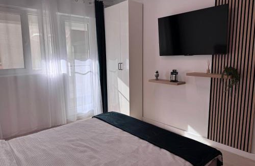 Popesti-Leordeni Apartment | Verdant Retreat - Cozy Studio 10 minutes from Metro