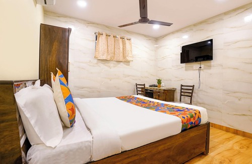 Goregaon West Hotel | Via Metro Galaxy Inn