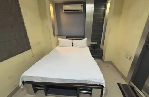 Kolkata Hotel | Via Red Velvet Classic