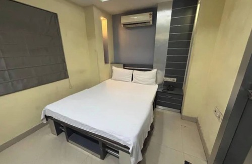 Kolkata Hotel | Via Red Velvet Classic