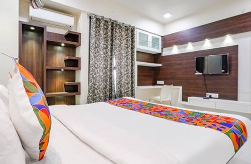 Pimpri Colony Hotel | Via Rudra Residency