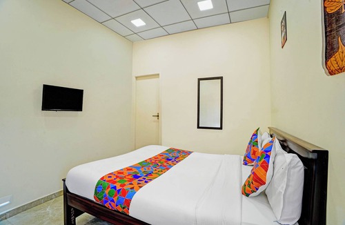 Madipakkam Hotel | Via Yazhini Hospitality Services