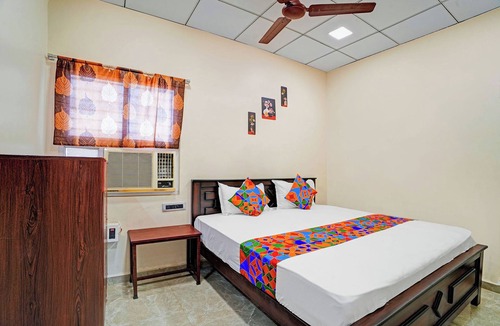 Madipakkam Hotel | Via Yazhini Hospitality Services