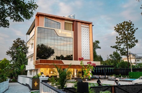 Alwaye Hotel | Victoria Suites Airport Hotel with Complimentary Airport Pickup per booking