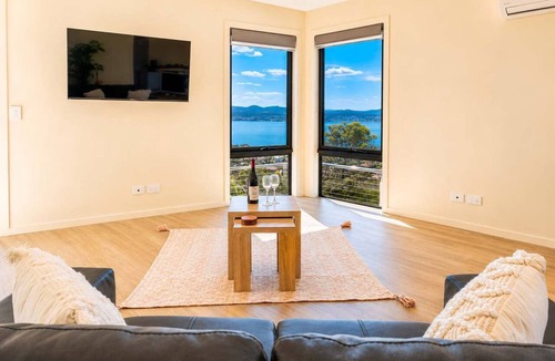 Sandy Bay Apartment | View Studio | Derwent River Views | Sandy Bay