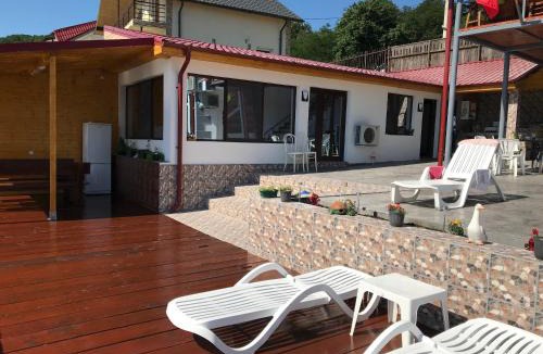 Eselnita House | Vila Cristiane