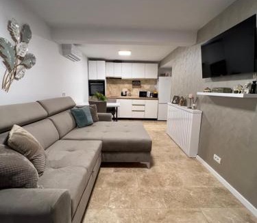 Saturn House | Vila Nicolas