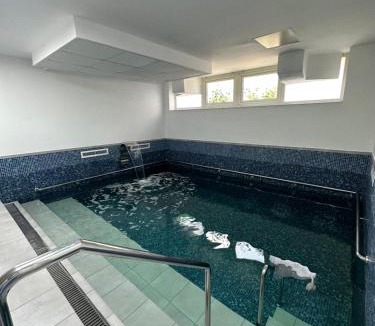 Caciulata Hotel | Vila Trandafirul si Liliacul