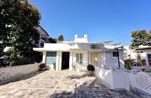 Udaipur Apartment | Villa 10 Para - 2BHK City Center Stay Balcony Green Surroundings 4 Pax