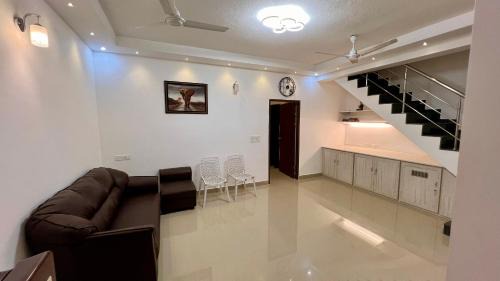 Mandavi Villa | Villa 25 Eat-Sleep-Beach-Repeat