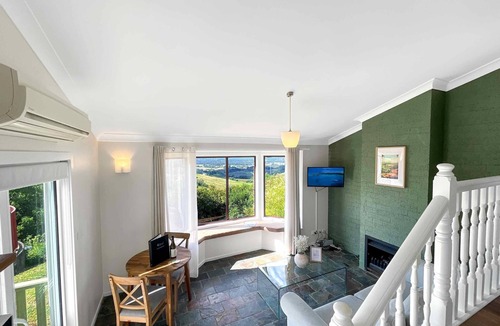 Mount View Villa | Villa 3 @ Bimbadeen Estate - Split level villa with views that stretch on forever - just for 2!