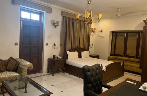 Hauz Khas Bed & Breakfast | VILLA 33 Bed & Breakfast