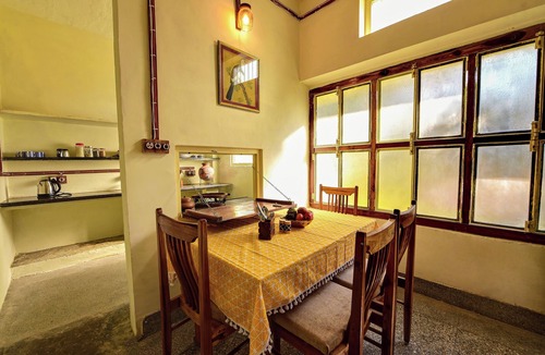 Udaipur City Centre Apartment | Villa 9 Para – Spacious 2BHK Garden Retreat Family-Friendly Stay - 6 Pax