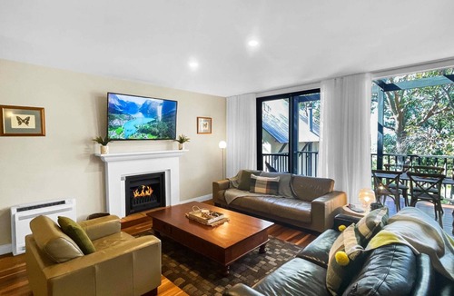 Pokolbin Villa | Villa Amore - Two-storey villa at Cypress Lakes Resort