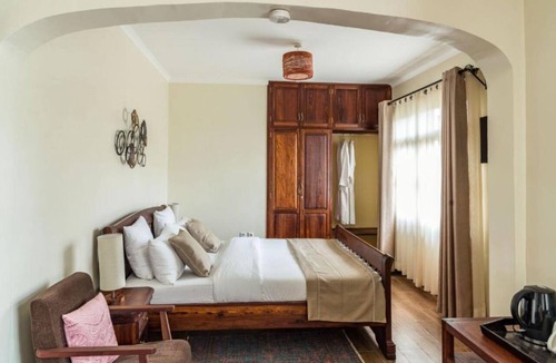 Arusha Hotel | Villa Arumeru - Large Double Room (2 Queen Beds)