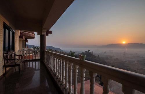 Khalapur Villa | Villa Dazzle by StayVista - Unwind in a Mountain-City View Villa with a Terrace Pool