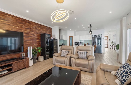 Cranebrook House | Villa Lapwing | Premium Home Near Blue Mountains & Sydney