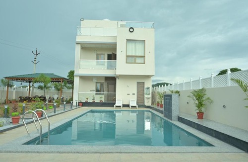 Chikalwas Villa | Villa Le Village