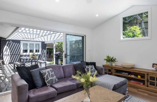 Narrawallee House | Villa Marie - This stunning, coastal, leafy home is guaranteed to impress!