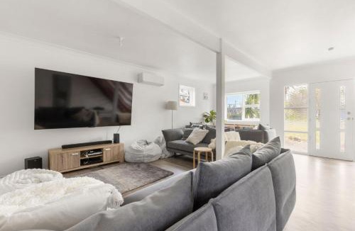 Callala Beach House | Villa Maris - Pet Friendly with Spa & Fire Pit
