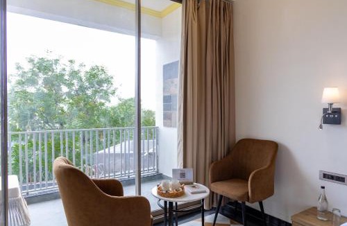 Bedla Villa | Villa Miran Pet-friendly Boutique room in a retreat with Infinity looking Pool, Activity room, Lawn, Garden