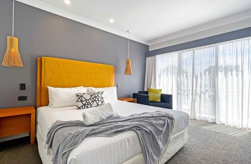Lovedale Apartment | Villa On The Green