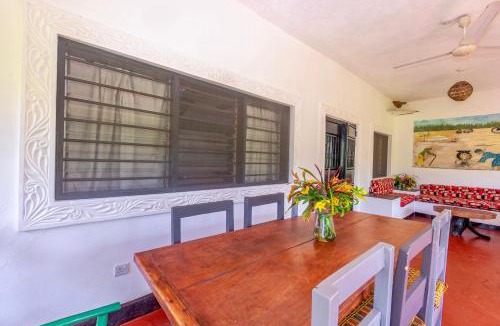 Galu Beach Villa | Villas Dora and Holly