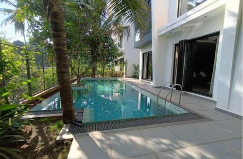 Grand Morrod Villa | vilmaris 4BHK Private Pool & Jacuzzi