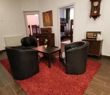 Brasov City Centre Hostel | Vintage Downtown Rooms