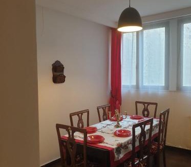 Brasov City Centre Hostel | Vintage Downtown Rooms