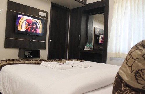 Madurai Hotel | Viswa Residency by Azalea