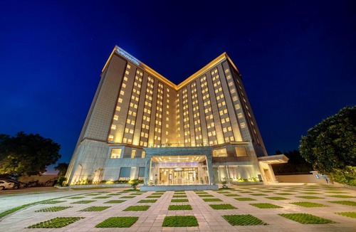 Ahmedabad Hotel | Vivanta Ahmedabad SG Highway