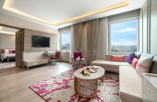 Ahmedabad Hotel | Vivanta Ahmedabad SG Highway