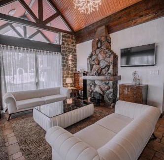 Kadadhe Villa | Vogue Vue 8BHK Pawna by Hermosa Stays