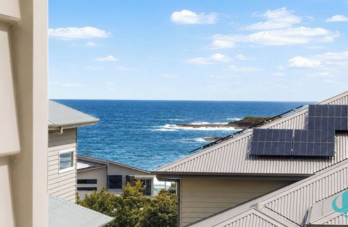 Catherine Hill Bay Apartment | Wagtail Whispers - Spacious Coastal Escape