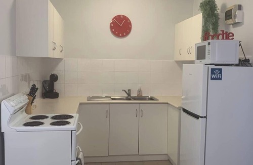 Slade Point House | Walk to Lamberts Beach, Private Courtyard Unit