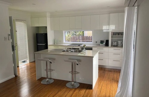 Wamberal House | Wamberal/Terrigal Beach is a 10-15 min walk or 4 minute drive away.*NEW fast nbn
