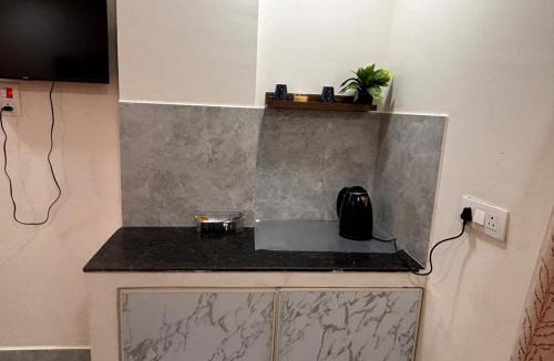 Hyderabad Apartment | Warm & Cozy Studio Stay