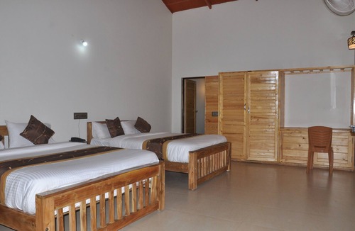 Alur Hotel | Water View Holiday Retreat