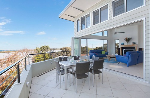 Budgewoi House | Water Views, Close to Beach & Lake - Relax! Cosy Fire, Pool Table Foosball Spa