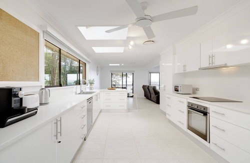 Saratoga House | Waterfront Escape
