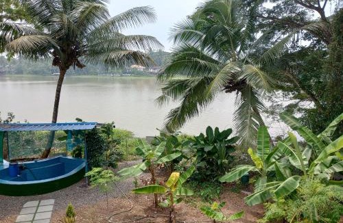 Andhakaranazhy House | Waterfront Family Homestay ( Jameela Manzil).