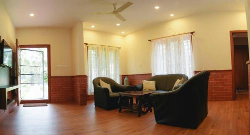 Mararikulam Villa | Waves and Shores Pool Beach Villa