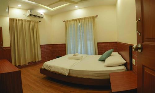Mararikulam Villa | Waves and Shores Pool Beach Villa