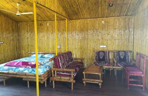 Hindupur House | Welcoming 1-bedroom farmhouse in Chilamathur with stunning views