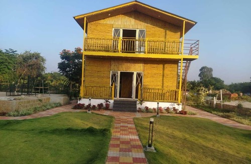 Hindupur House | Welcoming 1-bedroom farmhouse in Chilamathur with stunning views