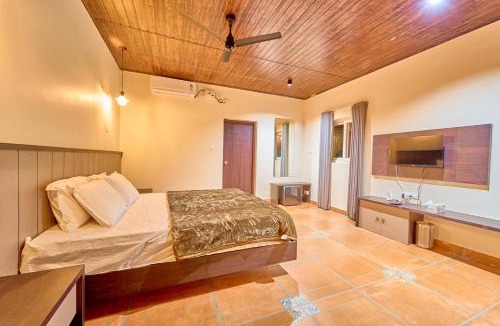 Mannarkkad Resort | Whispering Hills Pine Malhar Pool & Tent Attappadi by VOYE HOMES