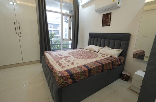 Taj Ganj Apartment | White House 3BR Near Taj Mahal by Homeyhuts