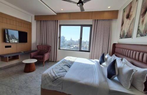 Dwarka Hotel | White Panda hotels Shree Radhe